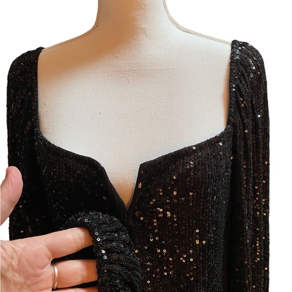 Guess black sequined dress, XL, that will light up any party. Glamorous (NWT) - Picture 4 of 16
